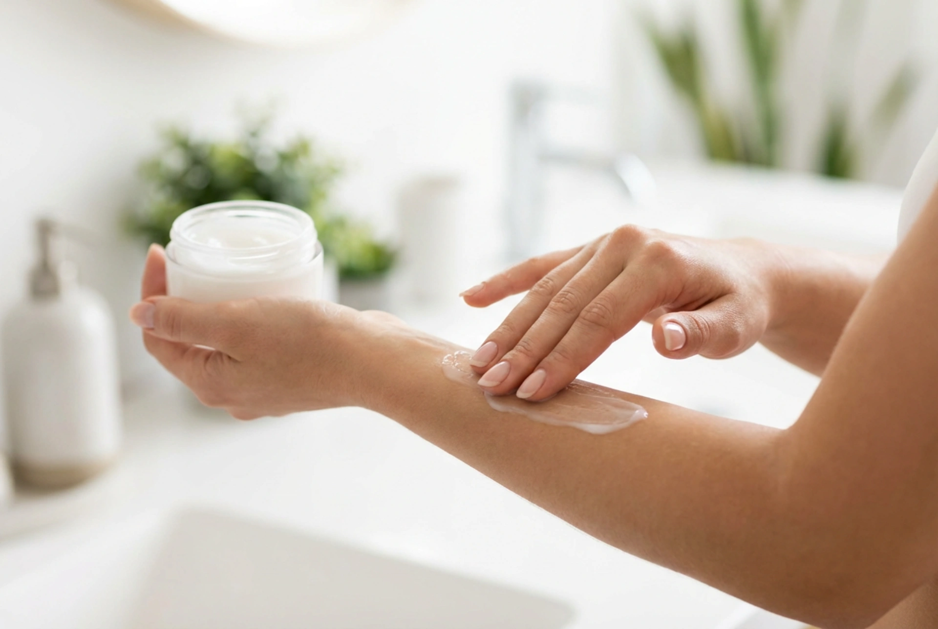 SPF richtig auffrischen: So wenden Sie Feuchtigkeitscreme mit LSF fehlerfrei an