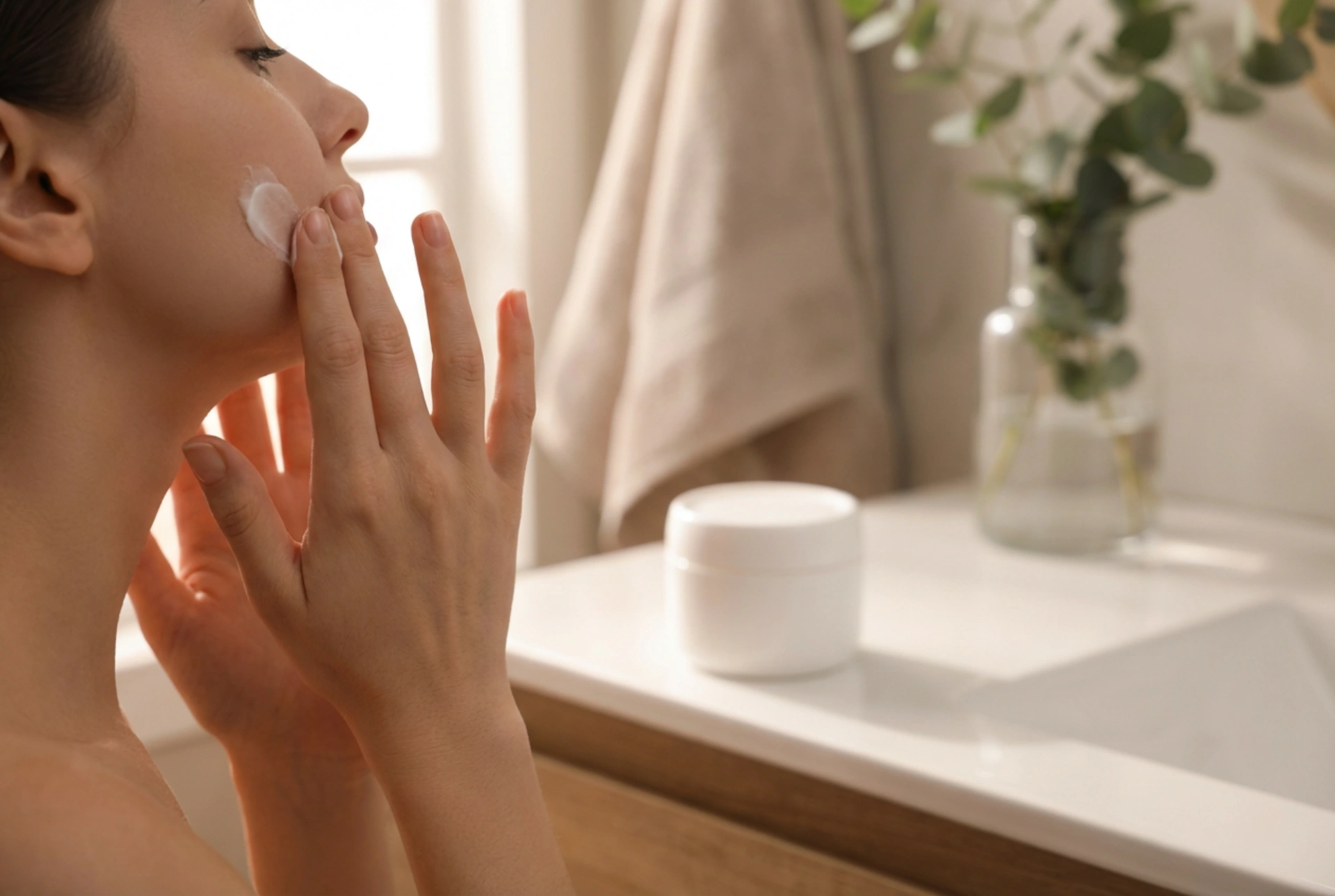 Nährende Nachtcreme in der Pflegeroutine: Anwendung, Menge, Effekte