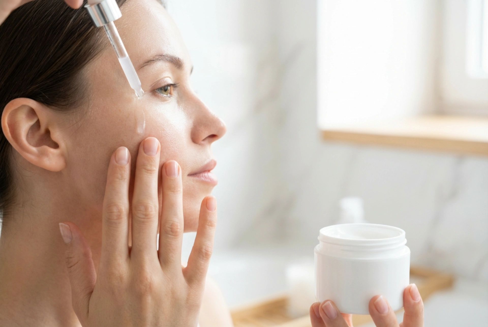Hyaluronsäure-Creme: Die richtige Anwendung und Kombination mit Serum
