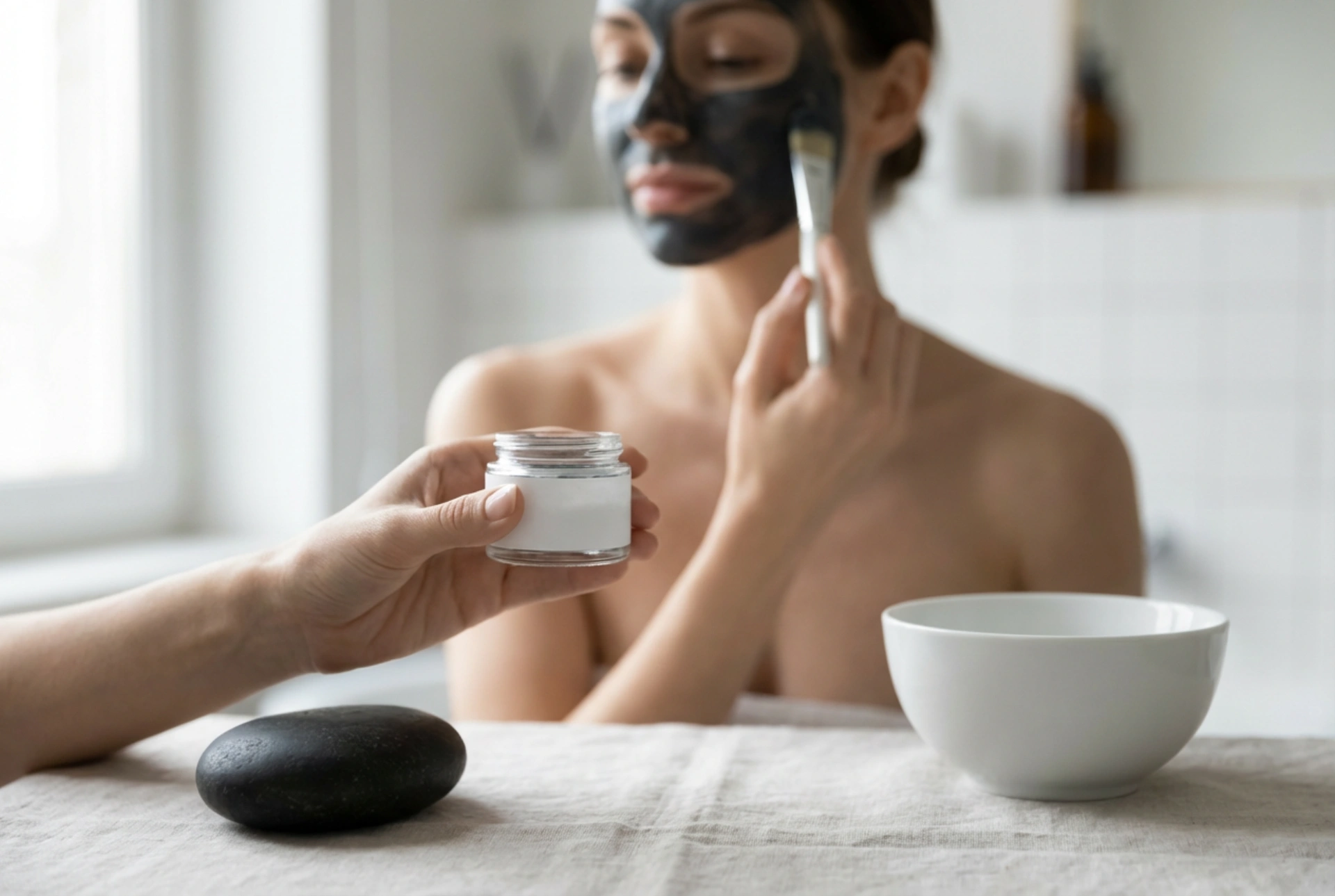 Aktivkohle-Maske: Tiefenreinigung Schritt für Schritt