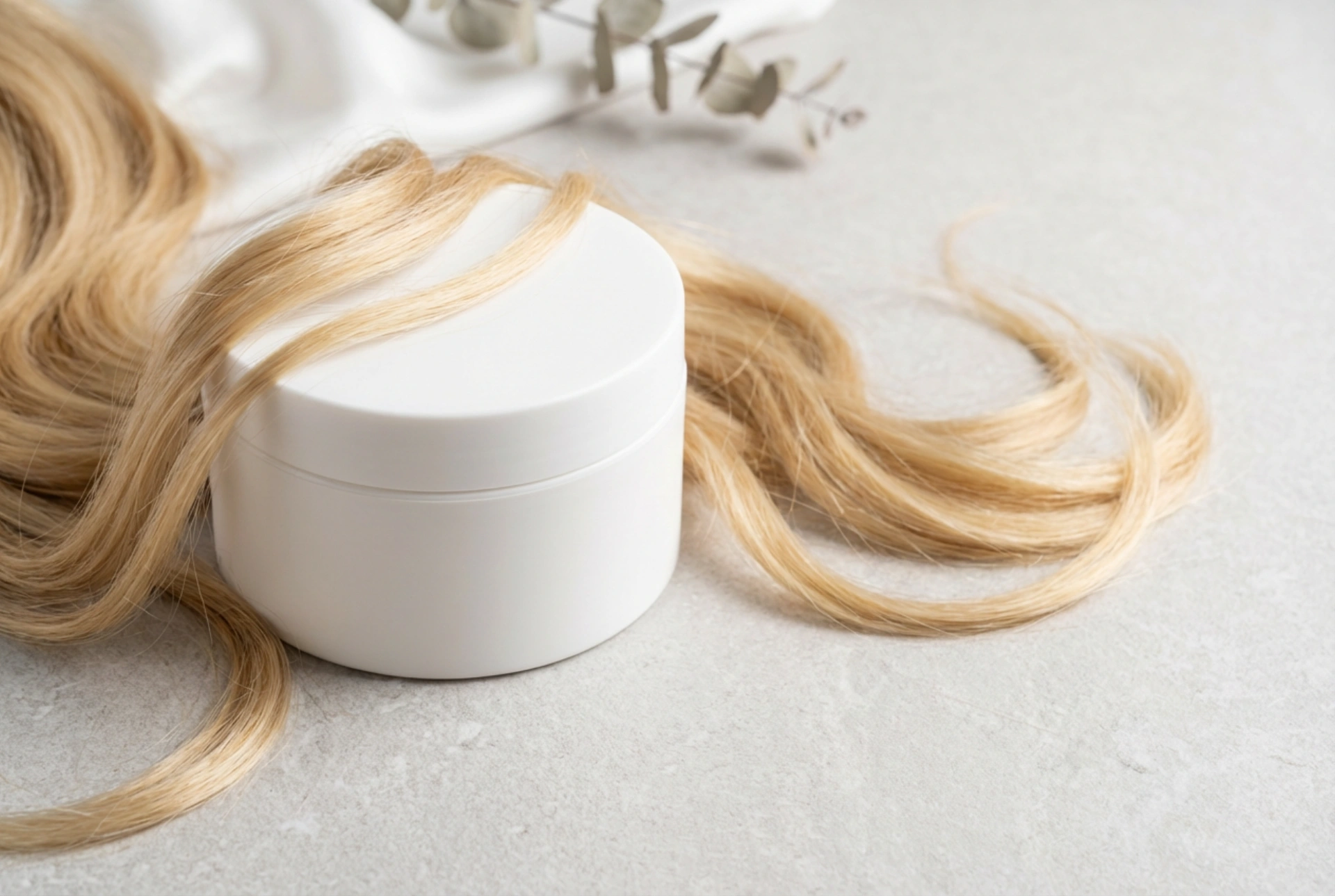 Strapaziertes Haar: Haarmaske für geschädigtes Haar ohne beschwerenden Effekt