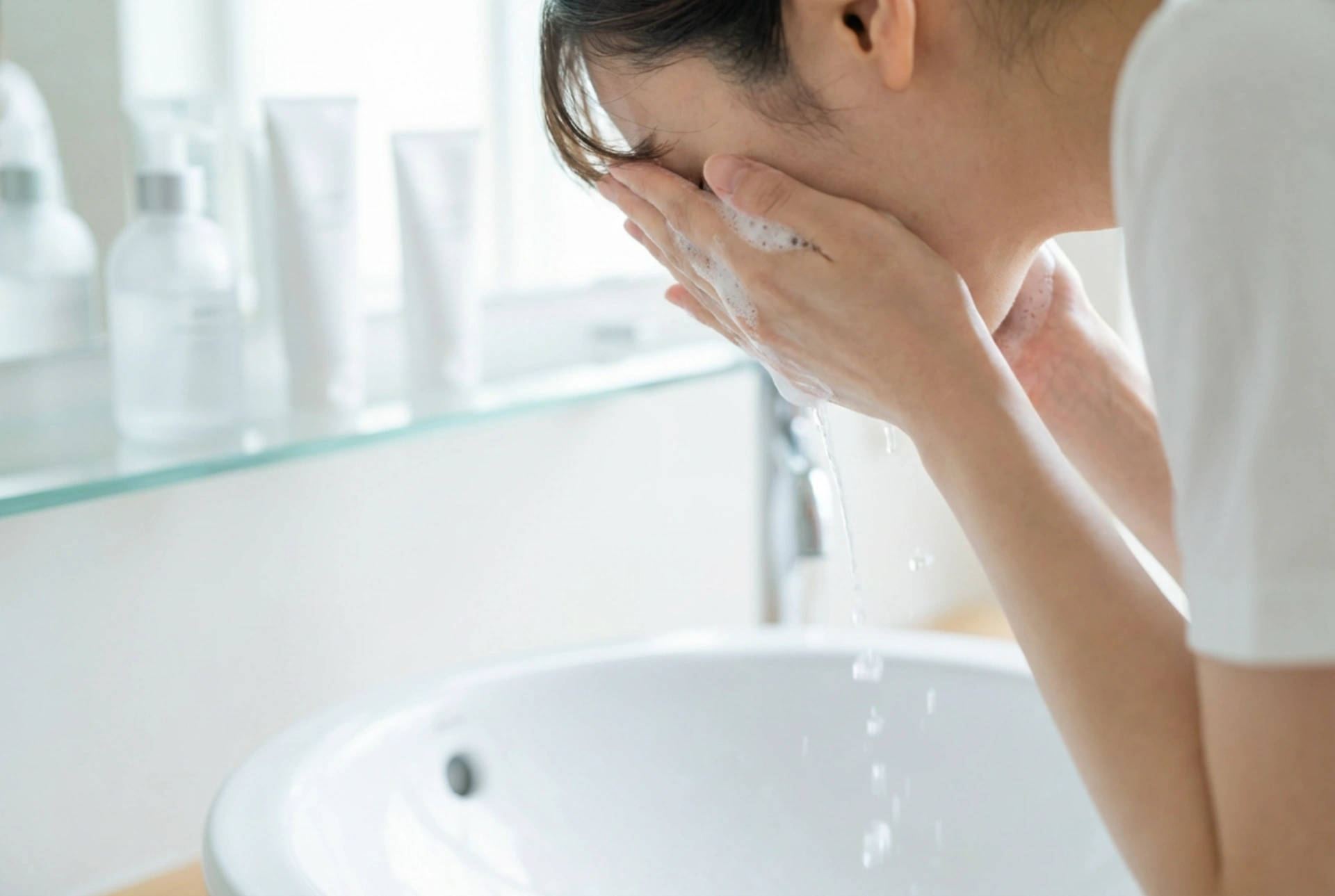 Gesichtsreinigungsgel: Wie Sie Ihre Haut gründlich und ohne Irritationen reinigen