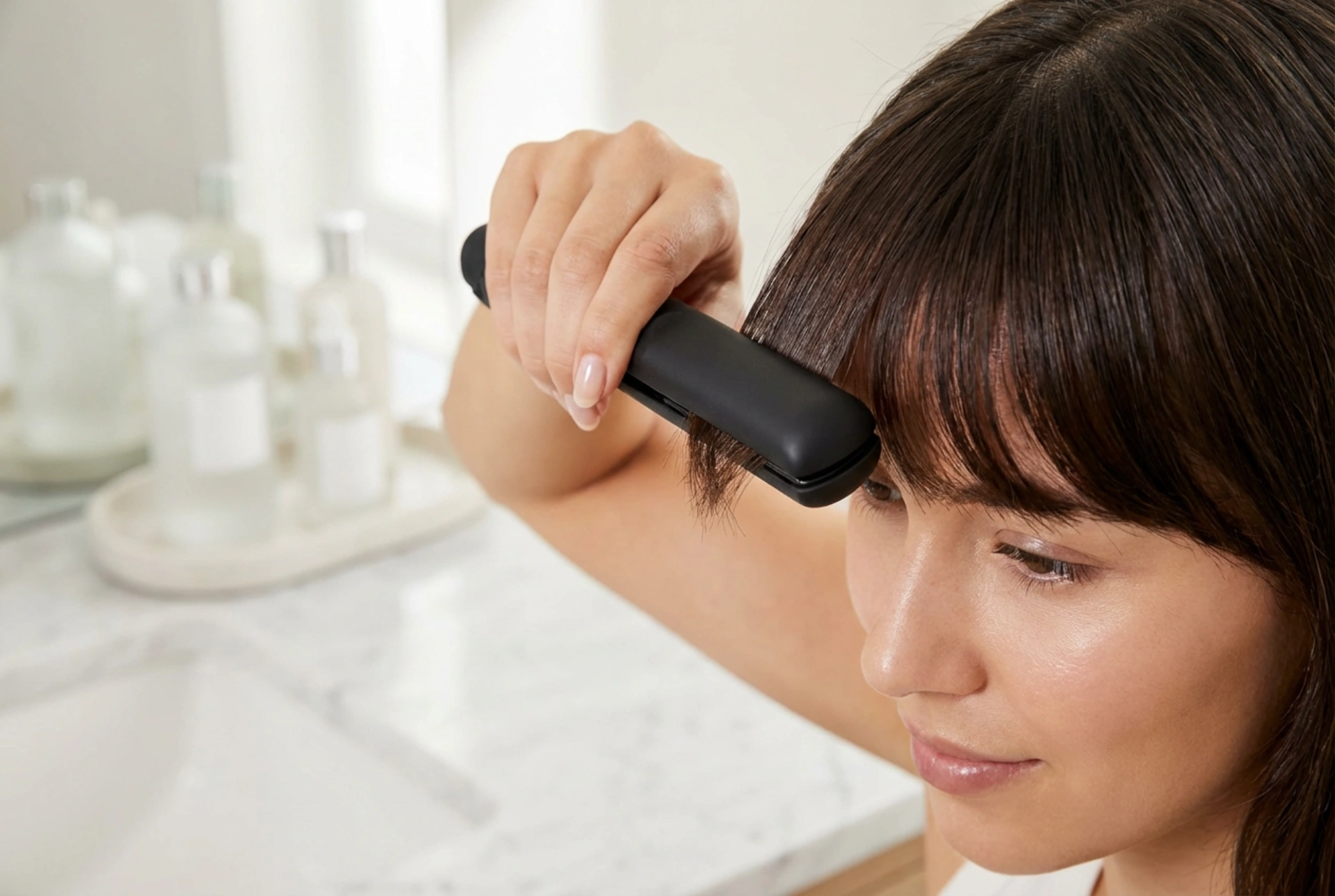 Mini-Glätteisen: Präzises Styling für Pony und kurze Strähnen