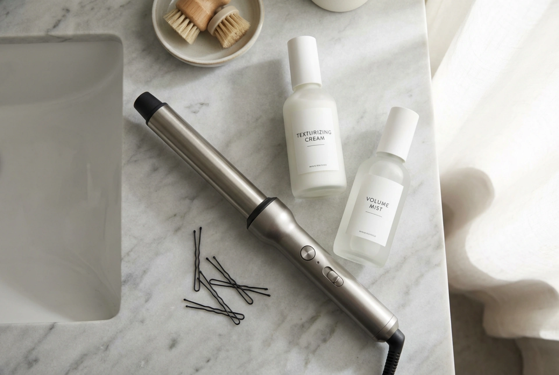 Wellen bei kurzem Haar: Werkzeuge, Produkte und die häufigsten Fehler