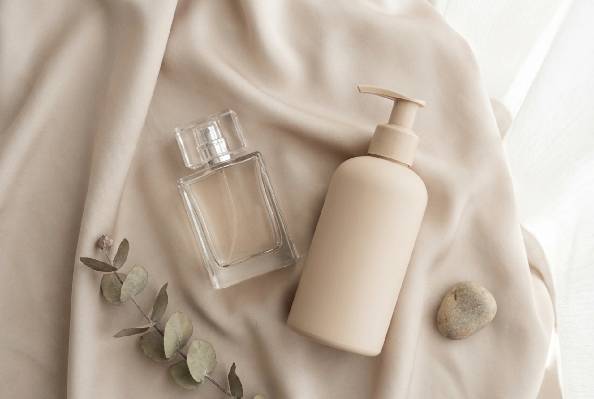 Wie man parfümierte Bodylotion mit seinem Lieblingsparfüm kombiniert