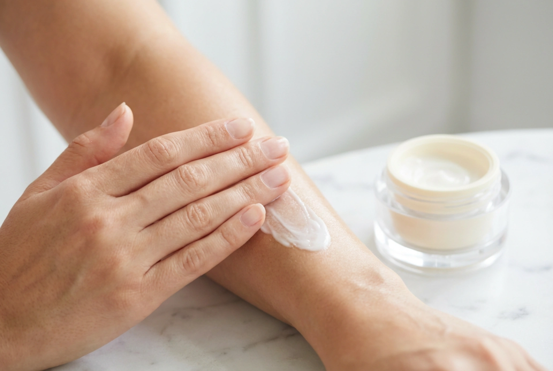 Feuchtigkeitsspendender Balsam für trockene Haut: Was wirkt und wie man ihn anwendet