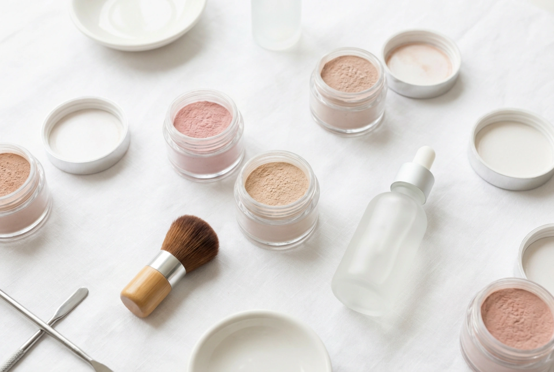 Dip-Puder-Maniküre für Anfänger: Was ein Starter-Set enthalten sollte