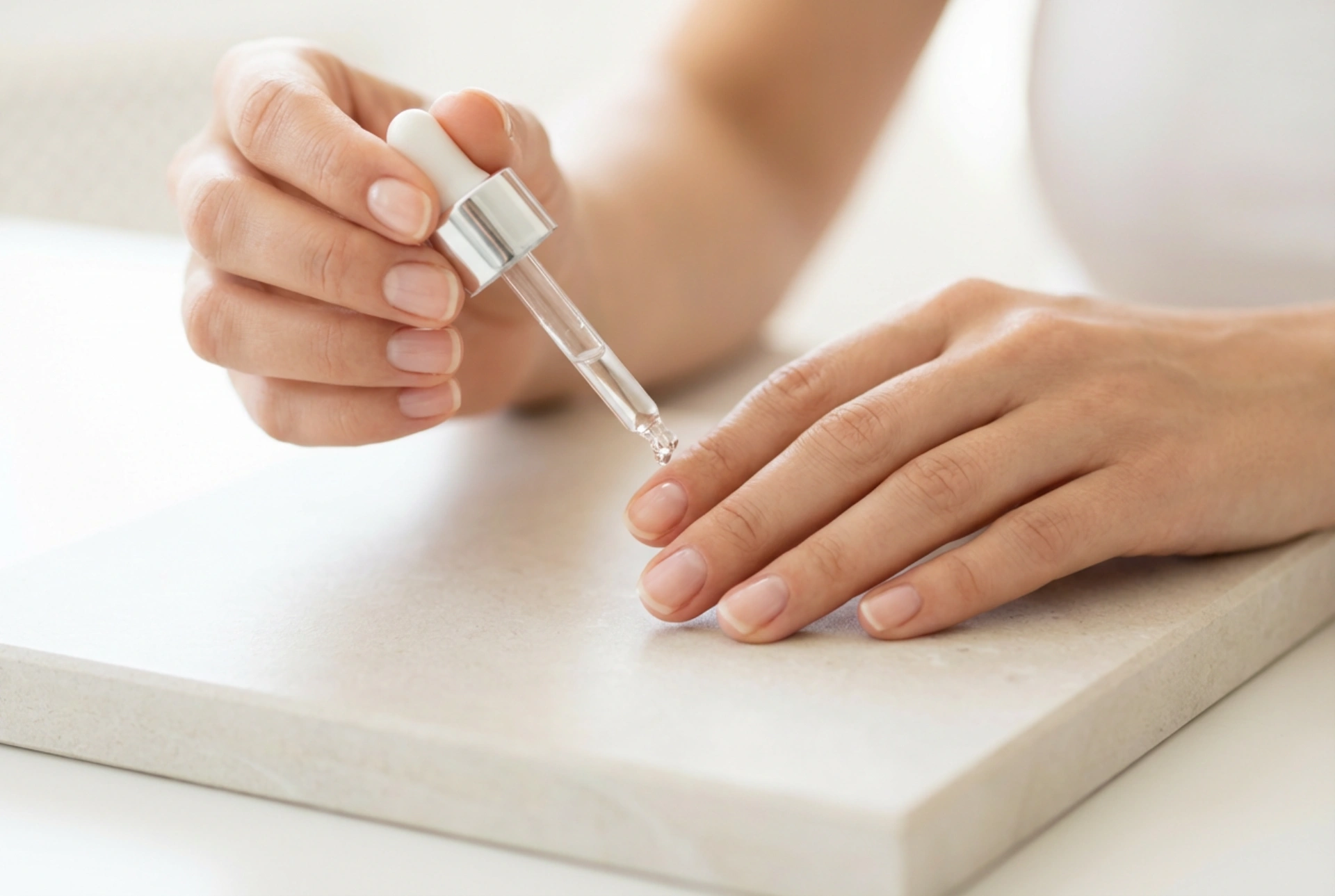 Nagelhaut-Entferner: So weichen und schieben Sie die Nagelhaut sicher zurück