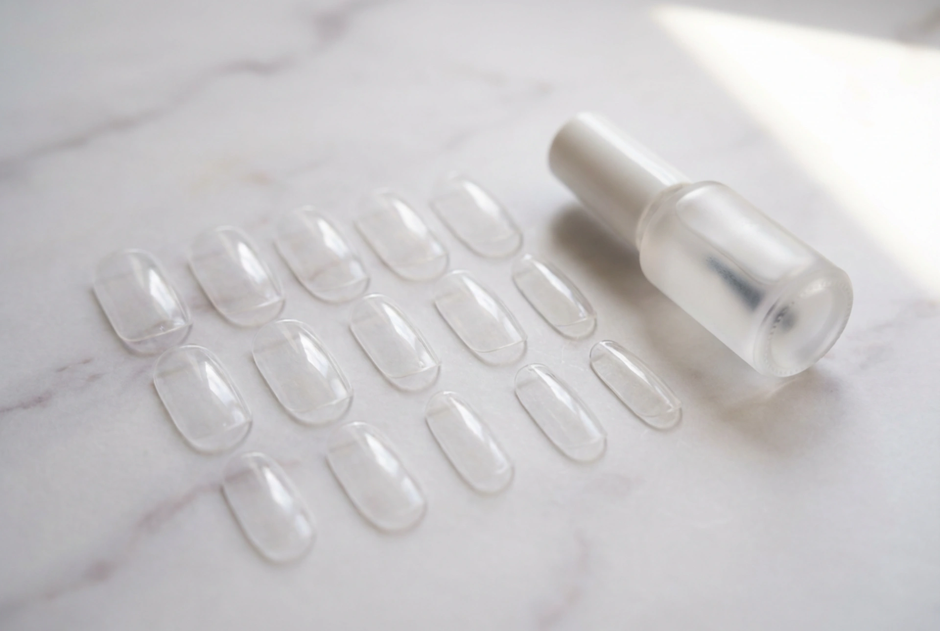 Gel-Nageltips: Wann man sie wählen und wie man sie richtig anbringt