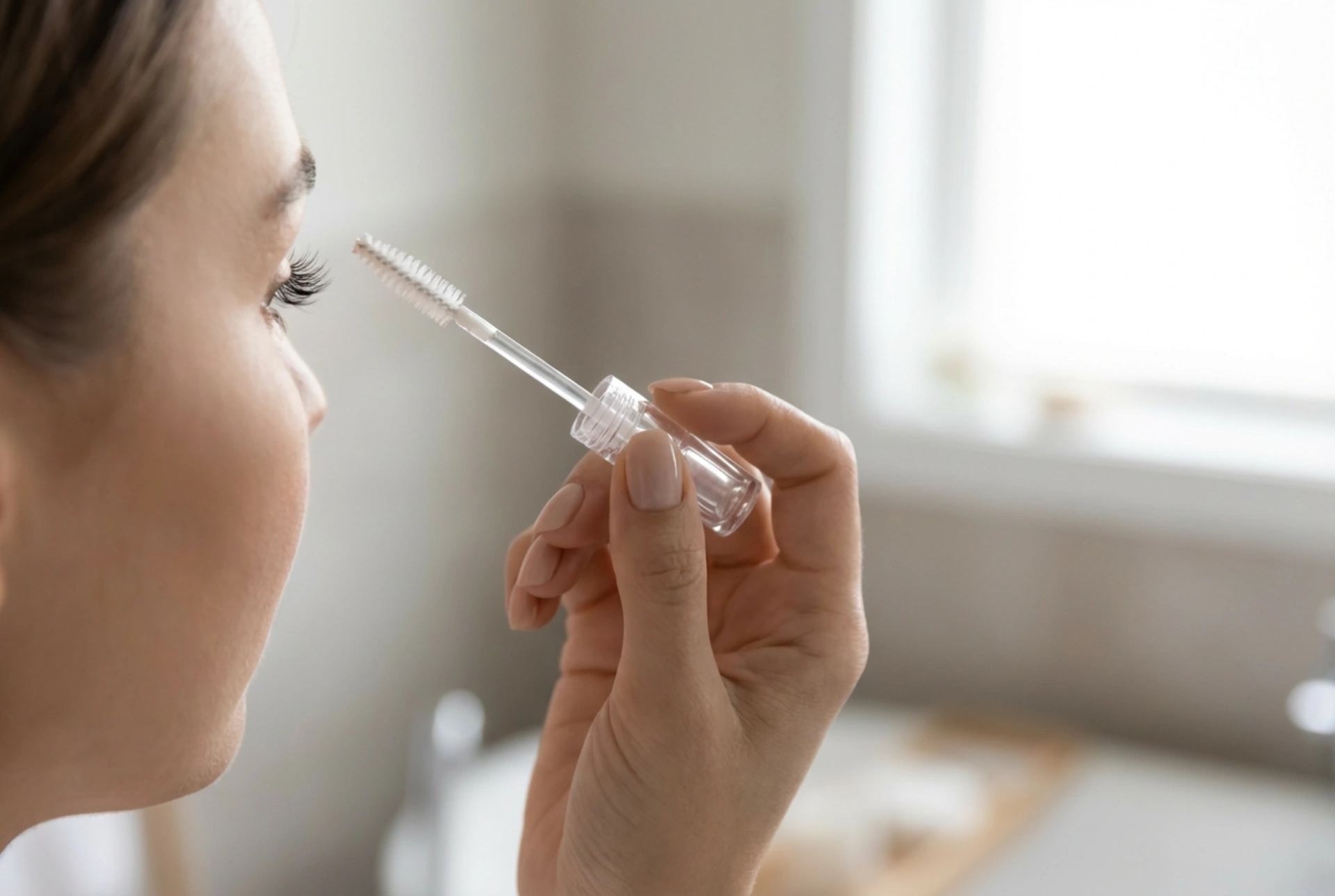 Wimpern-Primer: Wann er sich bewährt, wie man ihn aufträgt und womit man ihn kombiniert