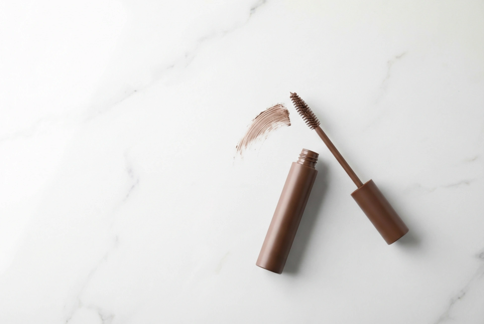 Braune Mascara: Sanfte Betonung der Augen ohne Schwere