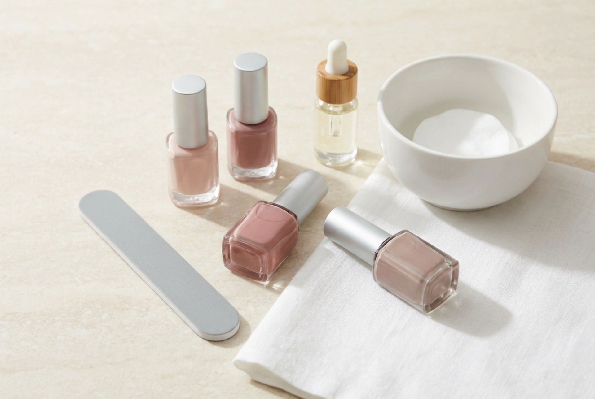 Hybrid-Maniküre zu Hause: Eine Checkliste für den ersten Versuch