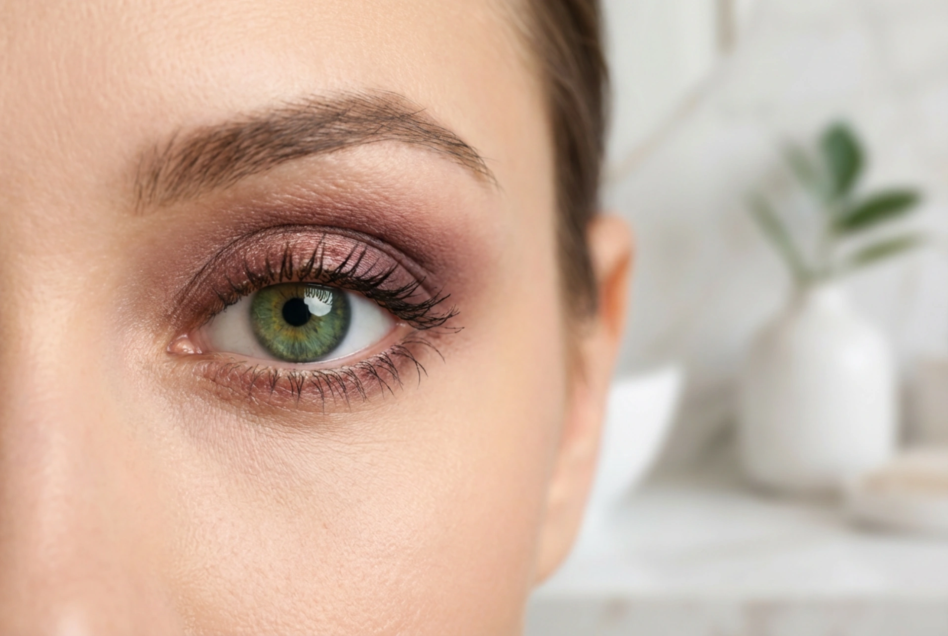 Make-up für grüne Augen: Einfache Looks für Tag und Abend