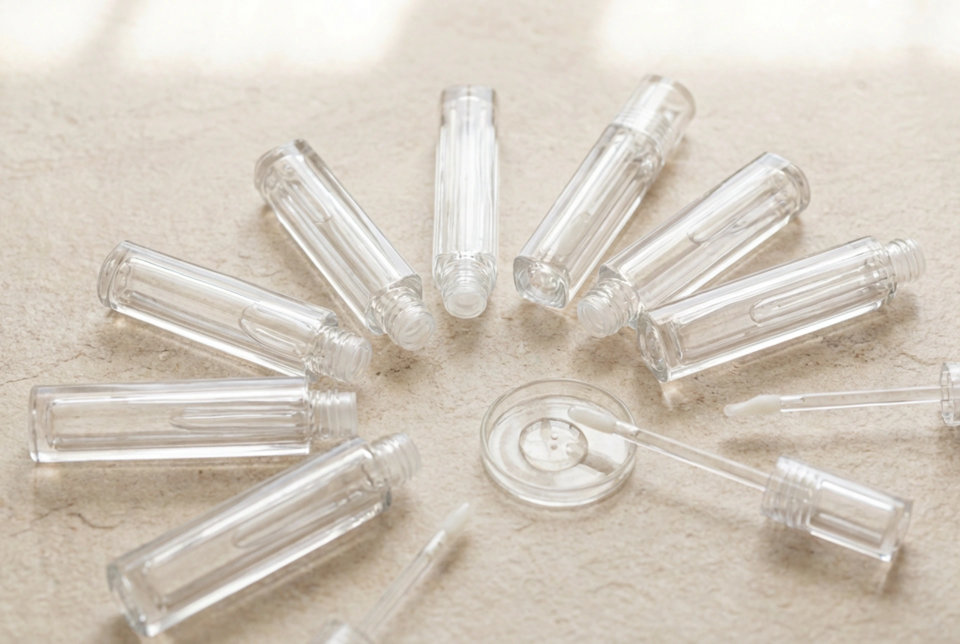 Transparenter Lipgloss: Die richtige Formel wählen und solo tragen