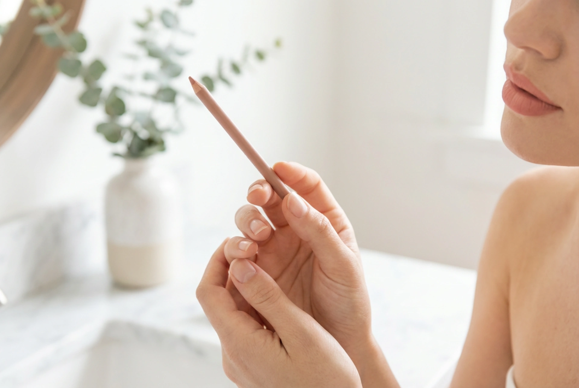 Lippenkonturierung: Techniken zur optischen Vergrößerung und Formkorrektur