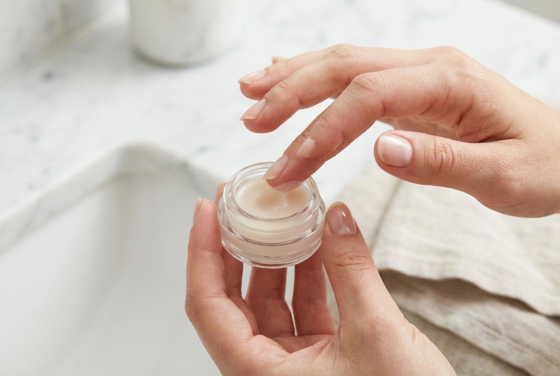 Lidschatten-Grundierung für das Augen-Make-up: Wo und wie man sie aufträgt