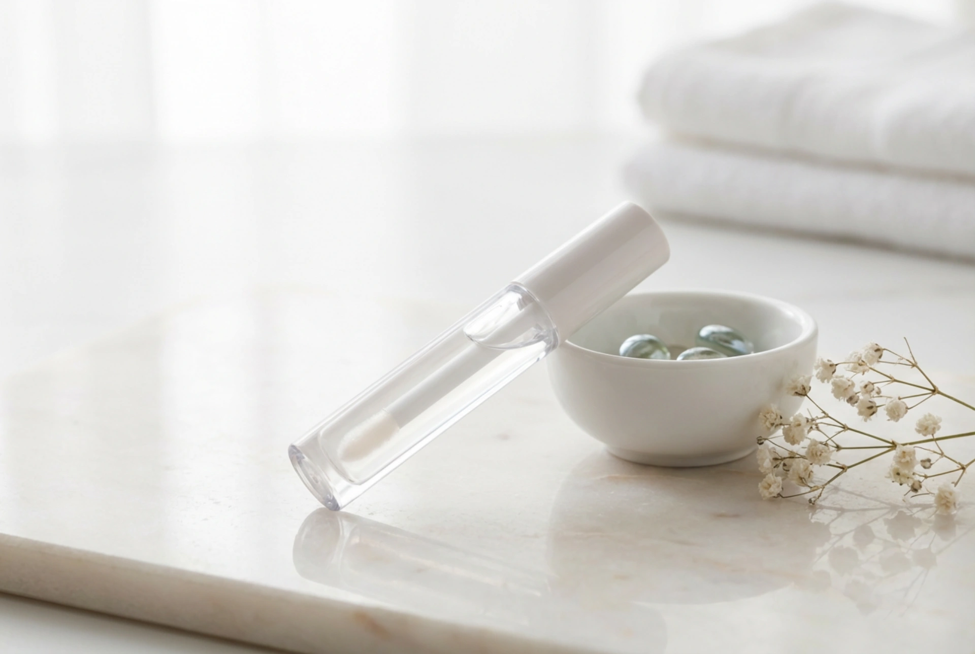 Transparenter Lipgloss: So zaubern Sie Glanz ohne klebriges Gefühl